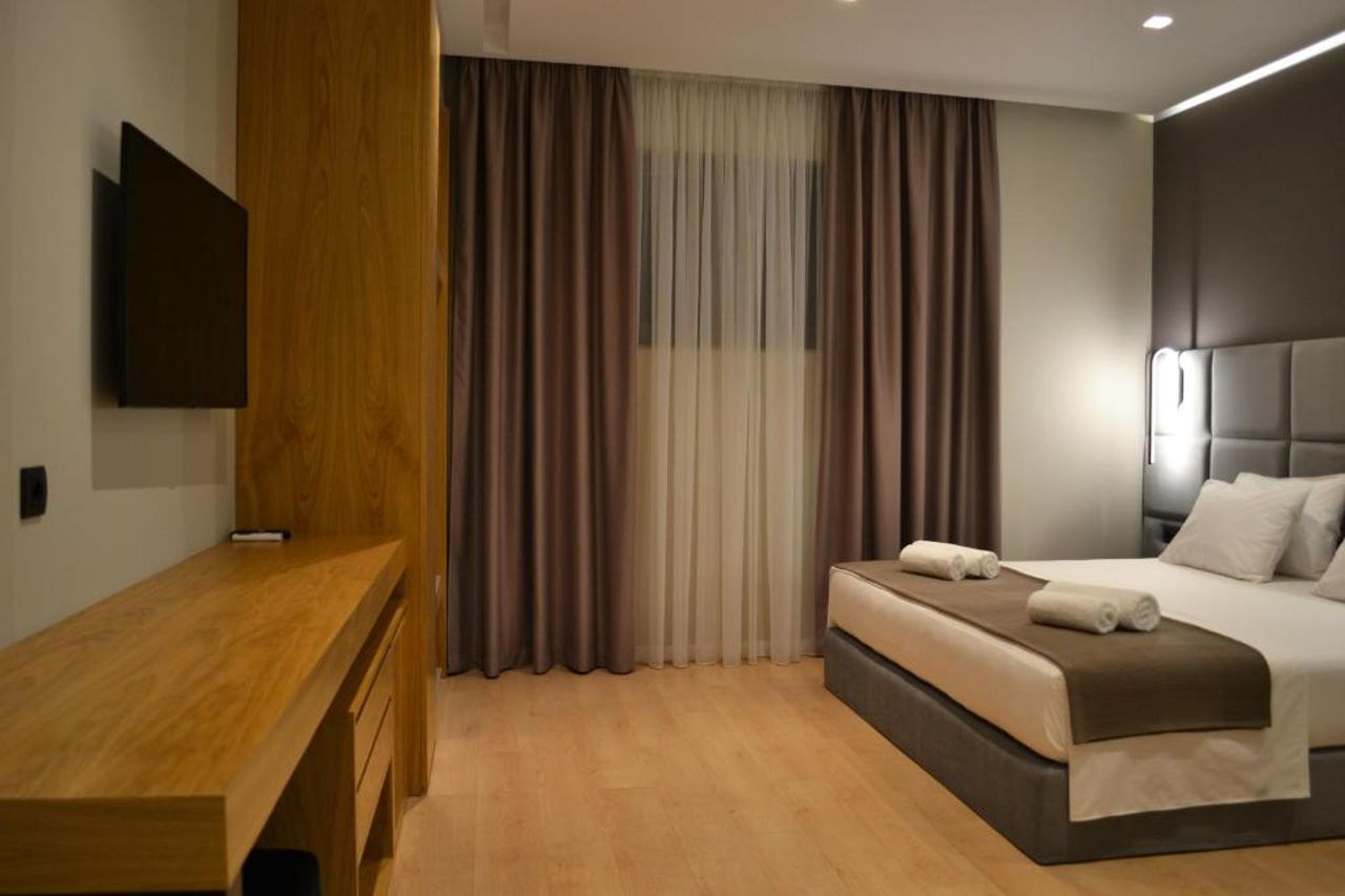 ArtNest Luxury Hotel & Suites