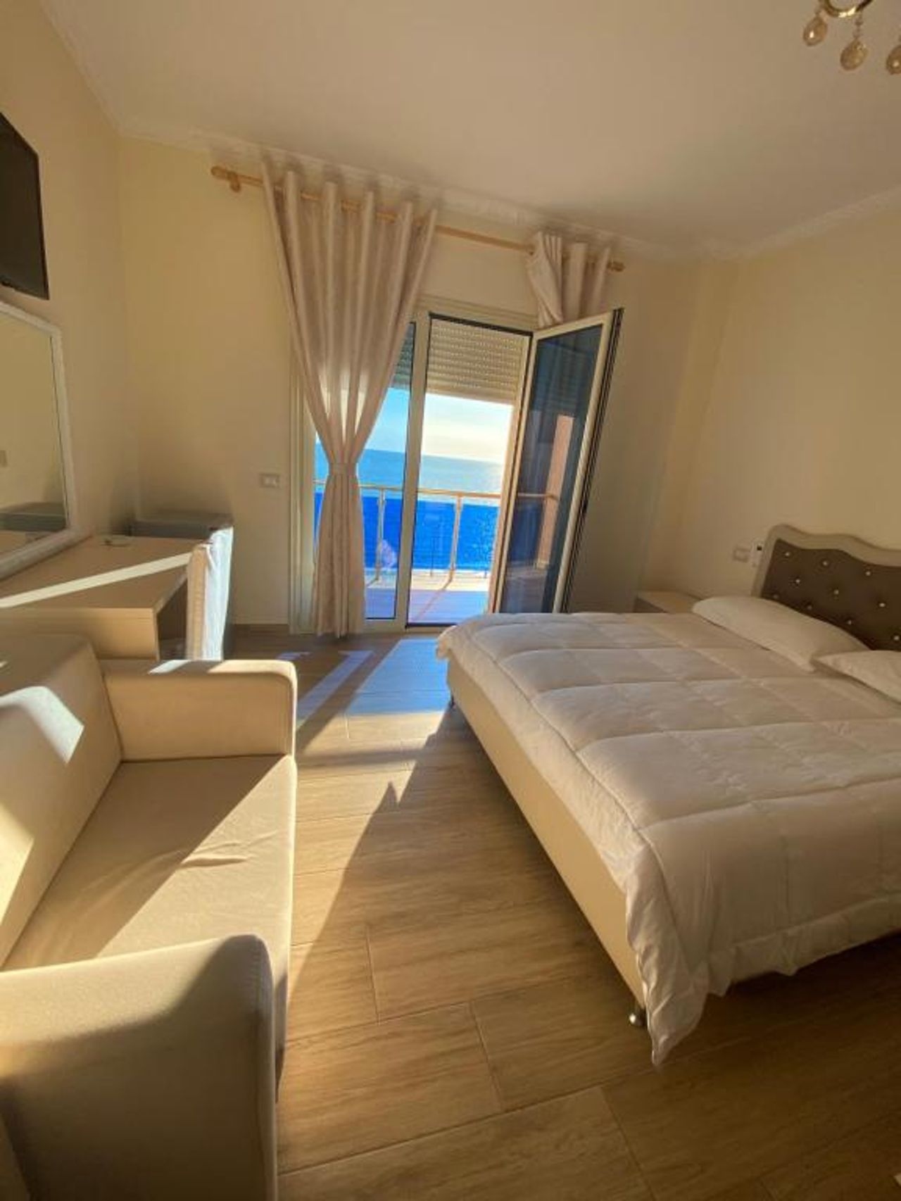 Hotel 3 Vellezerit