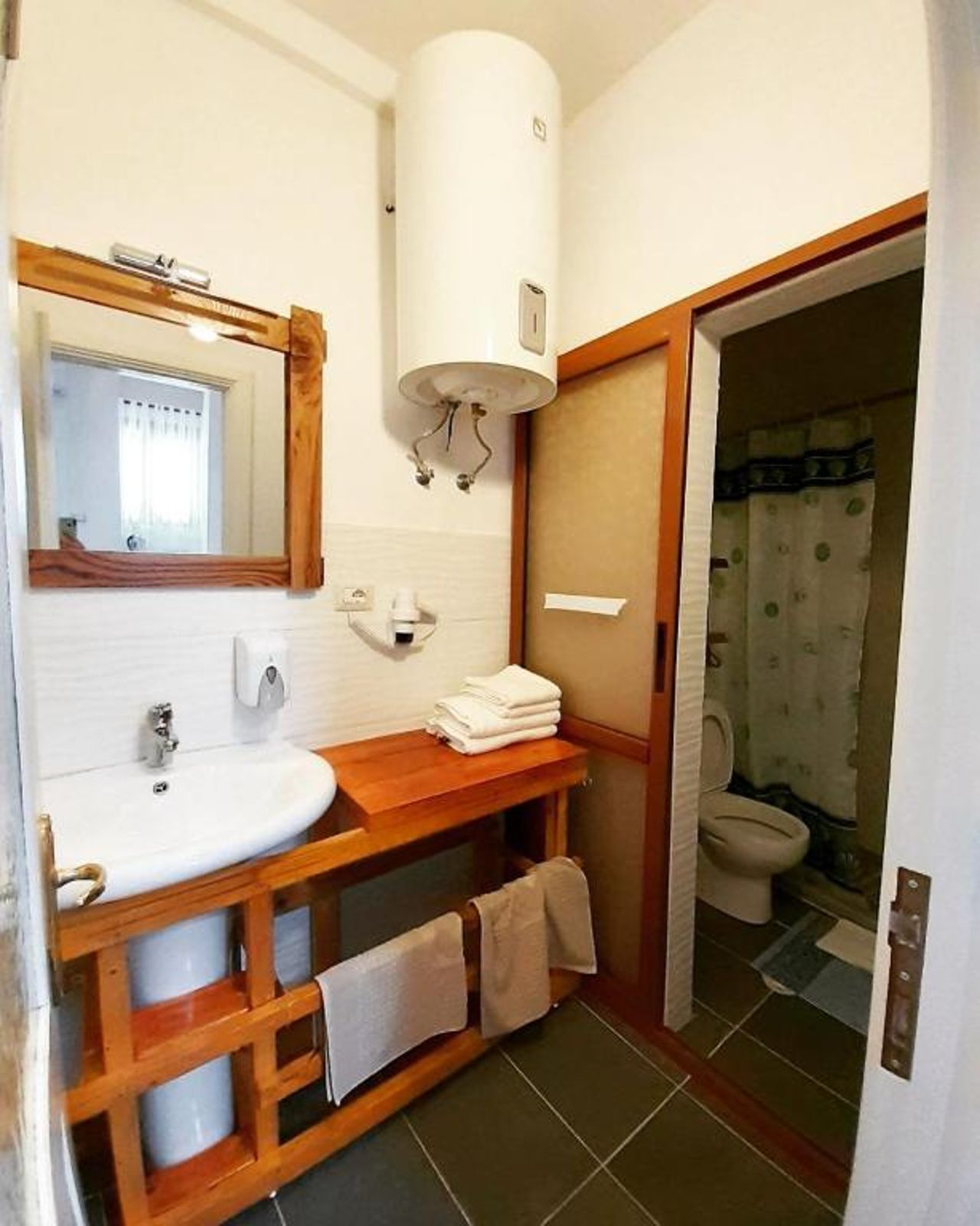 At Pikotiko's - Korca City Rooms for Rent
