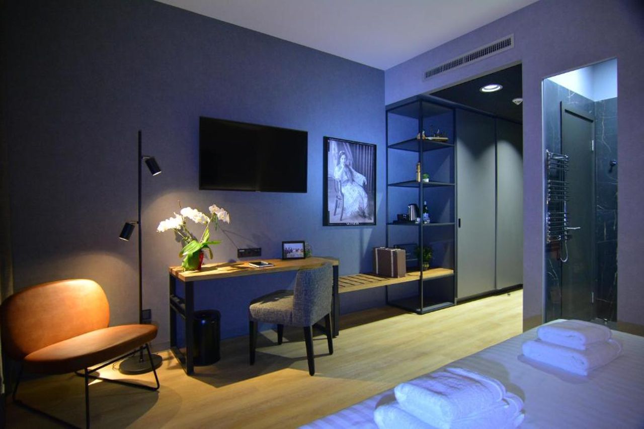 mk hotel tirana