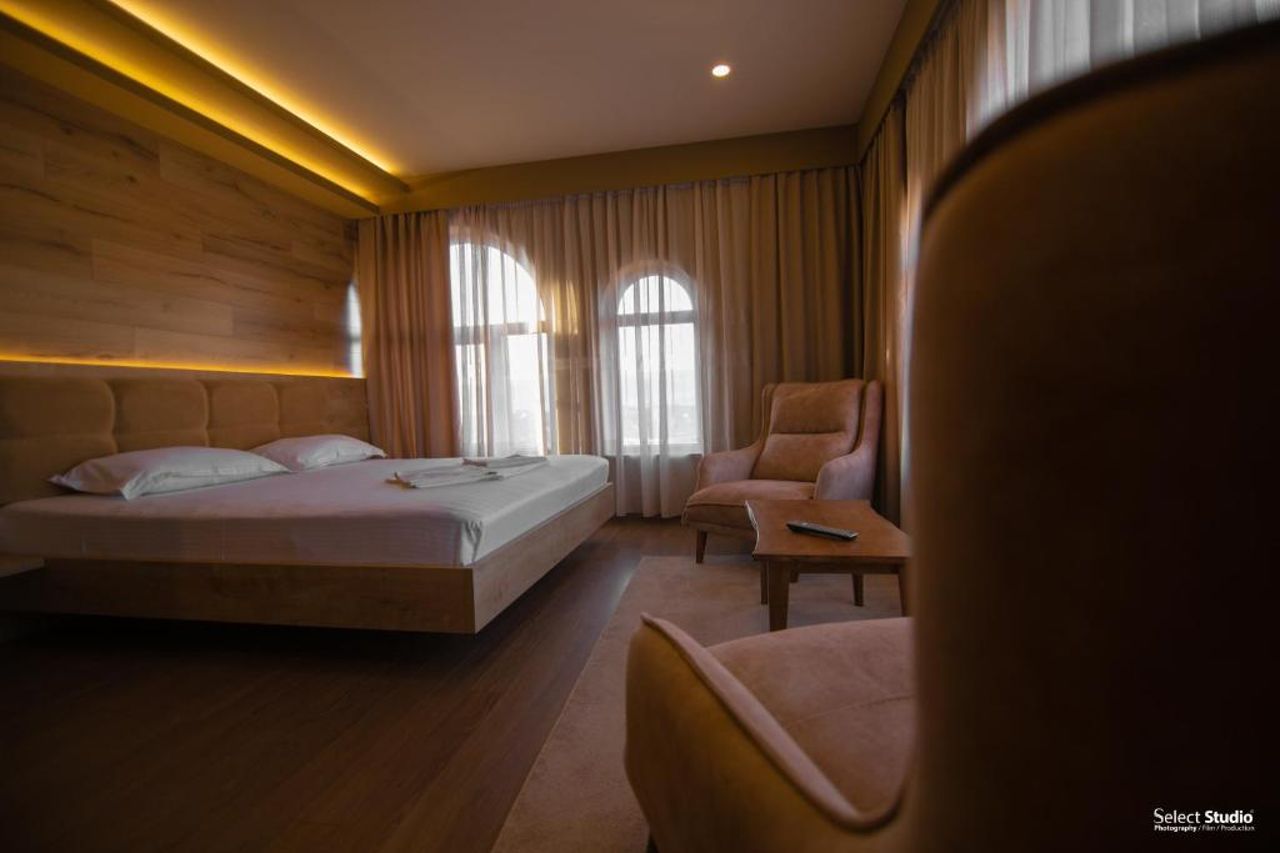 SAHATI Hotel & Restaurant