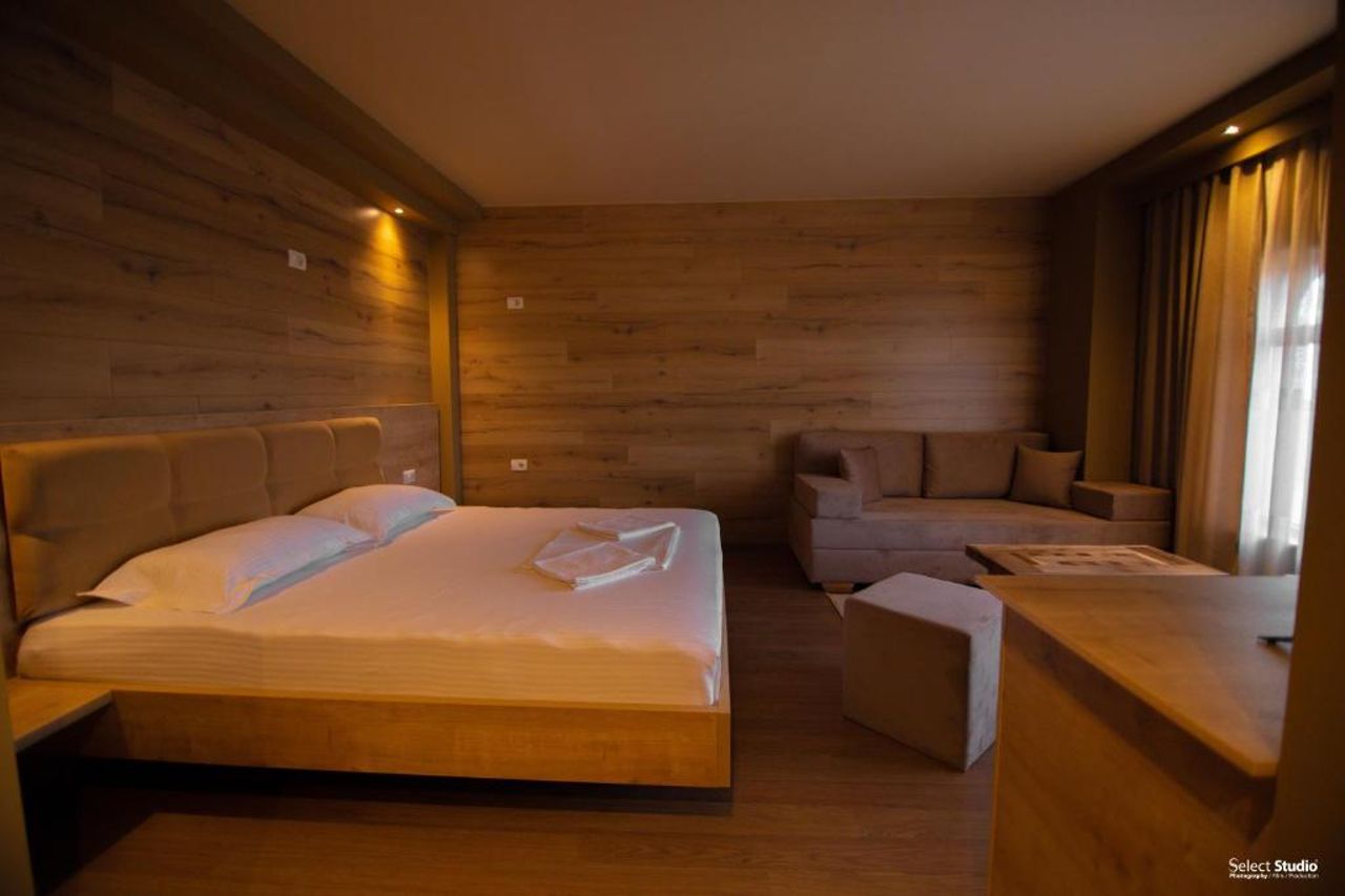 SAHATI Hotel & Restaurant