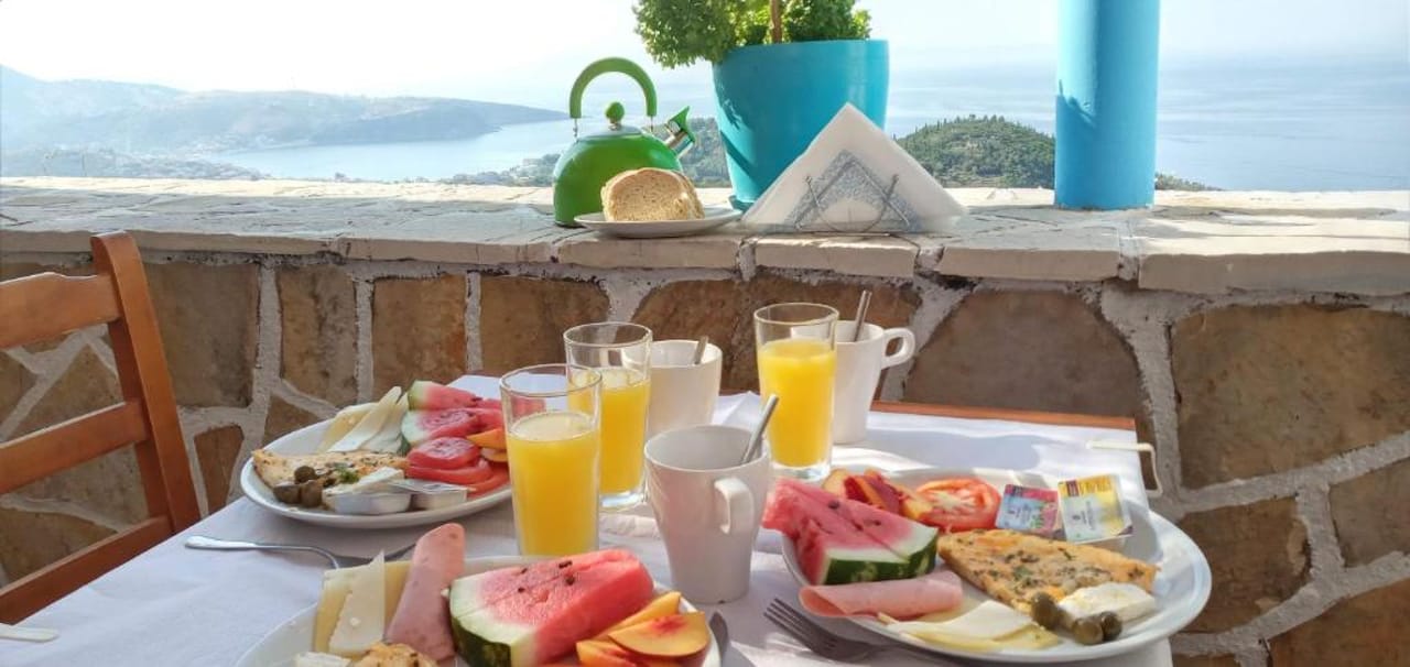 Amphora Guesthouse & Apartments