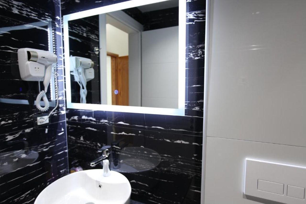 Ksamil Central Park Hotel