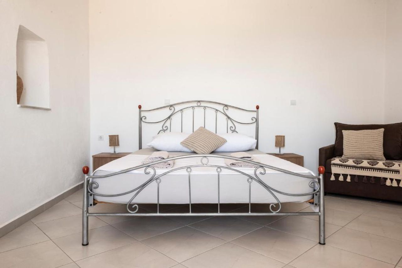 Amphora Guesthouse & Apartments
