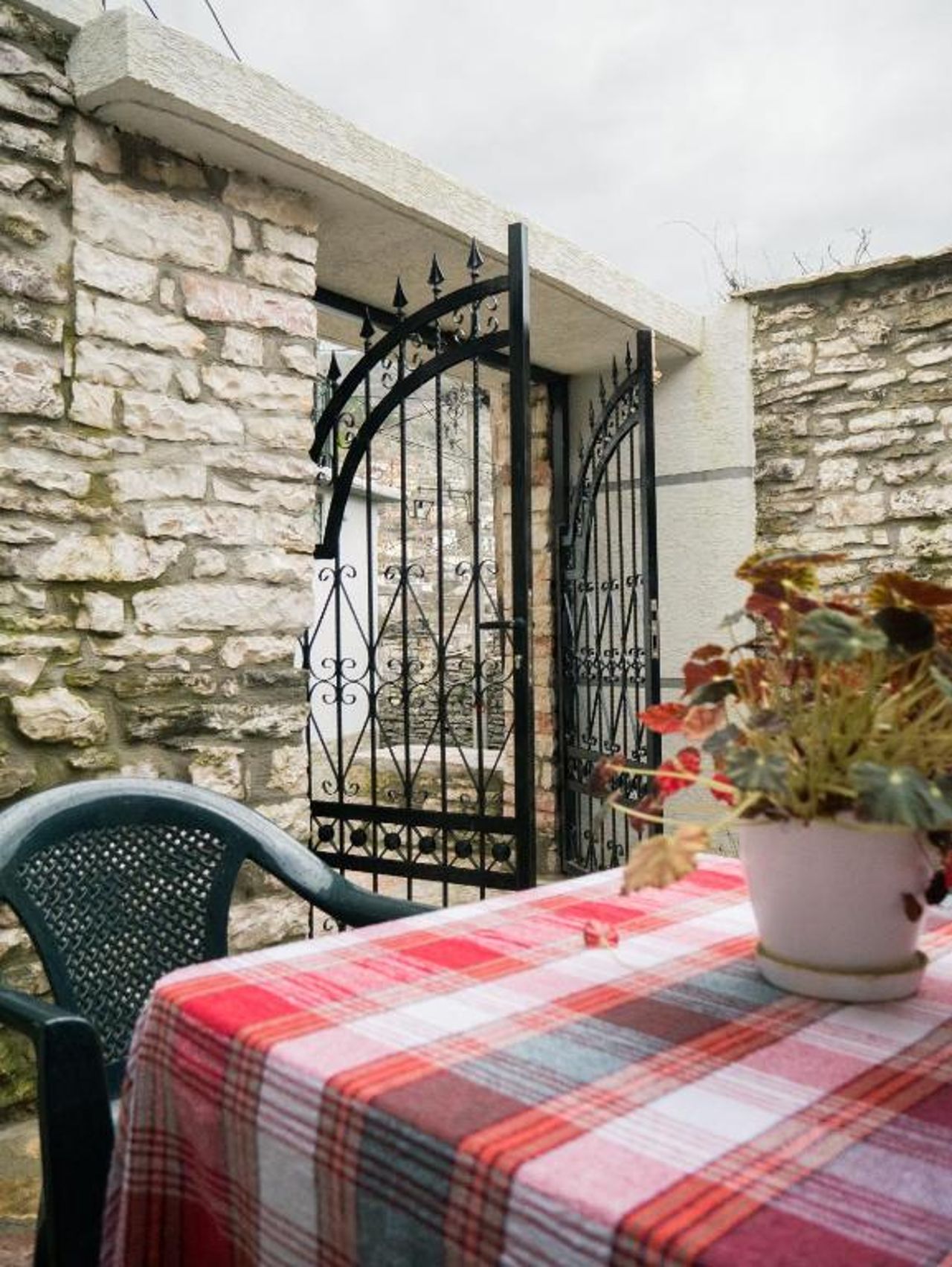 "Mani Guest House"