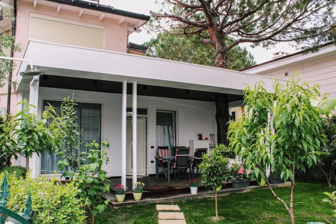 Ivy Lalzi Bay Beach House
