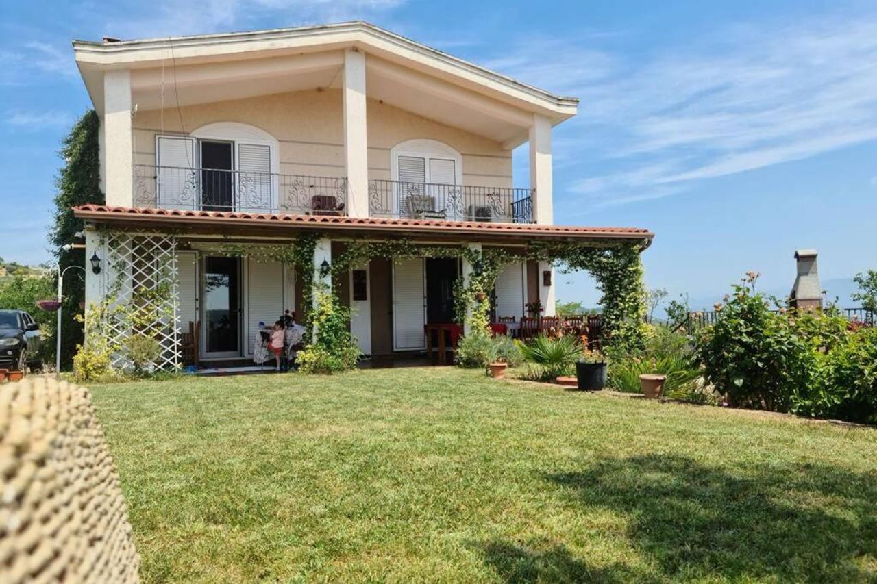 "Kasneci Residence" Countryside Villa
