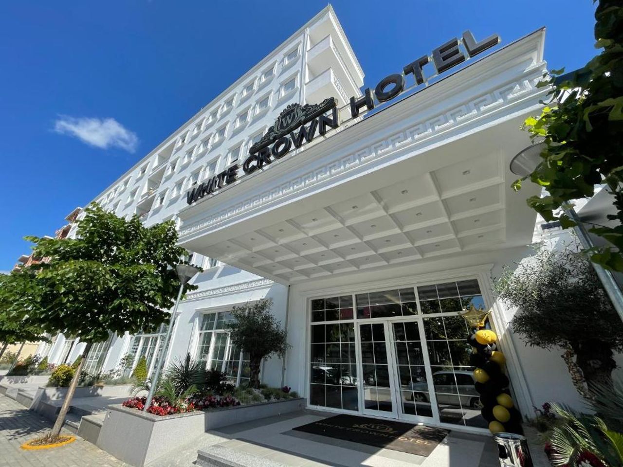 White Crown Hotel