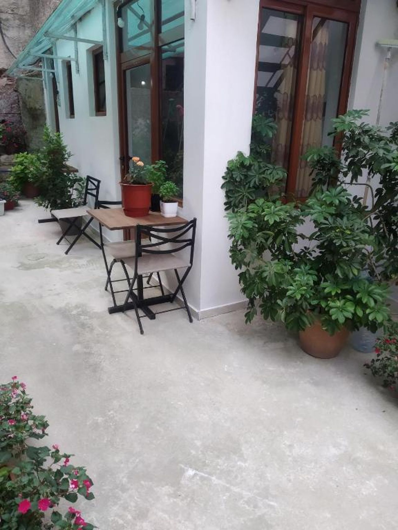 Isufi Guest Houses