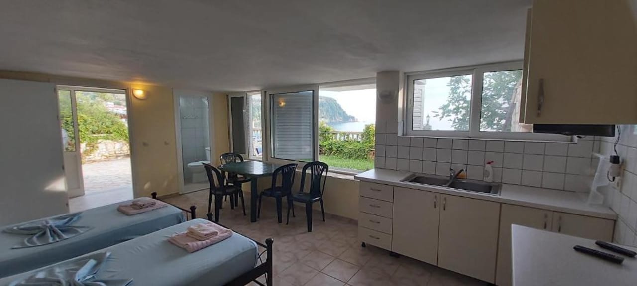 Magic Ionian Apartments & Rooms