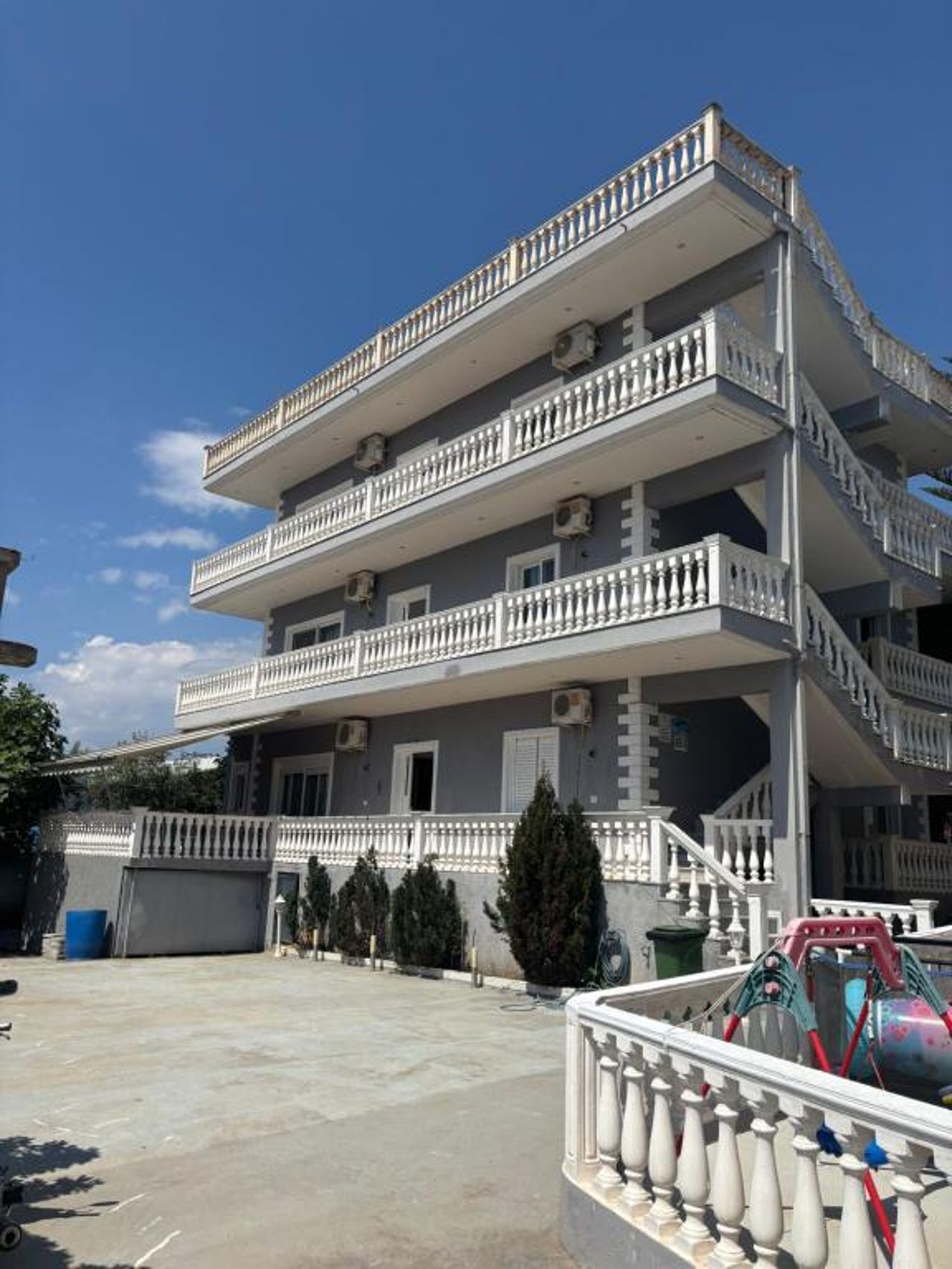 JOHN Apartments