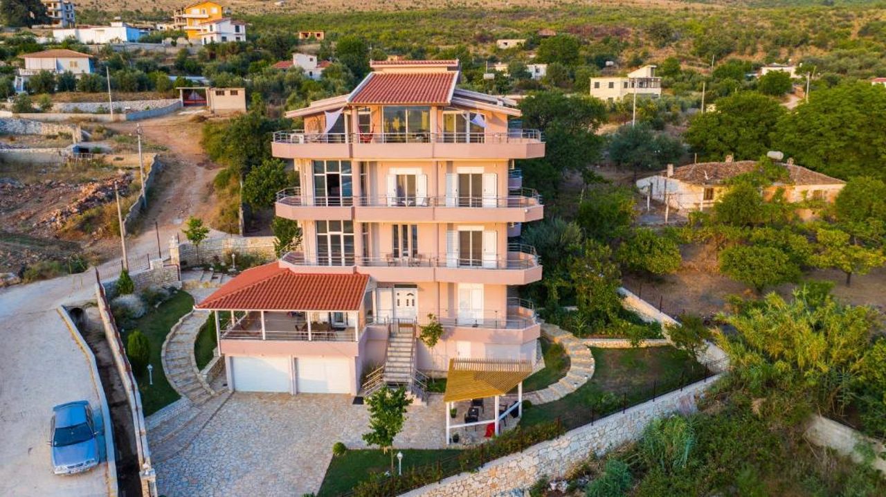 Modern Apartament between sea and mountain