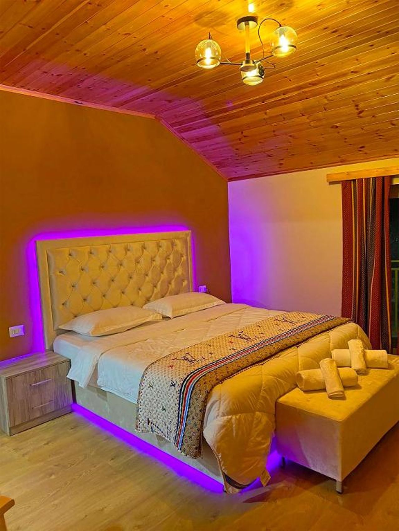 Hotel Demokracia