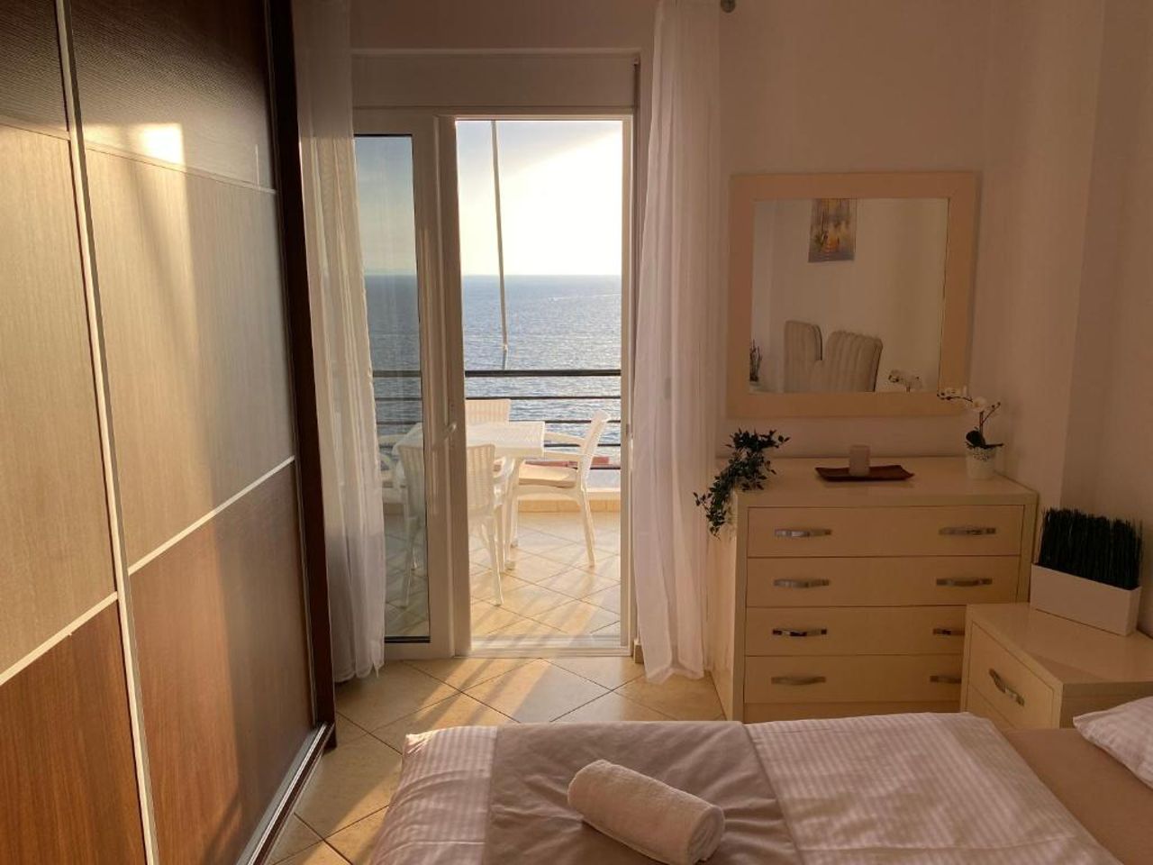 Apartment with huge sea view balcony