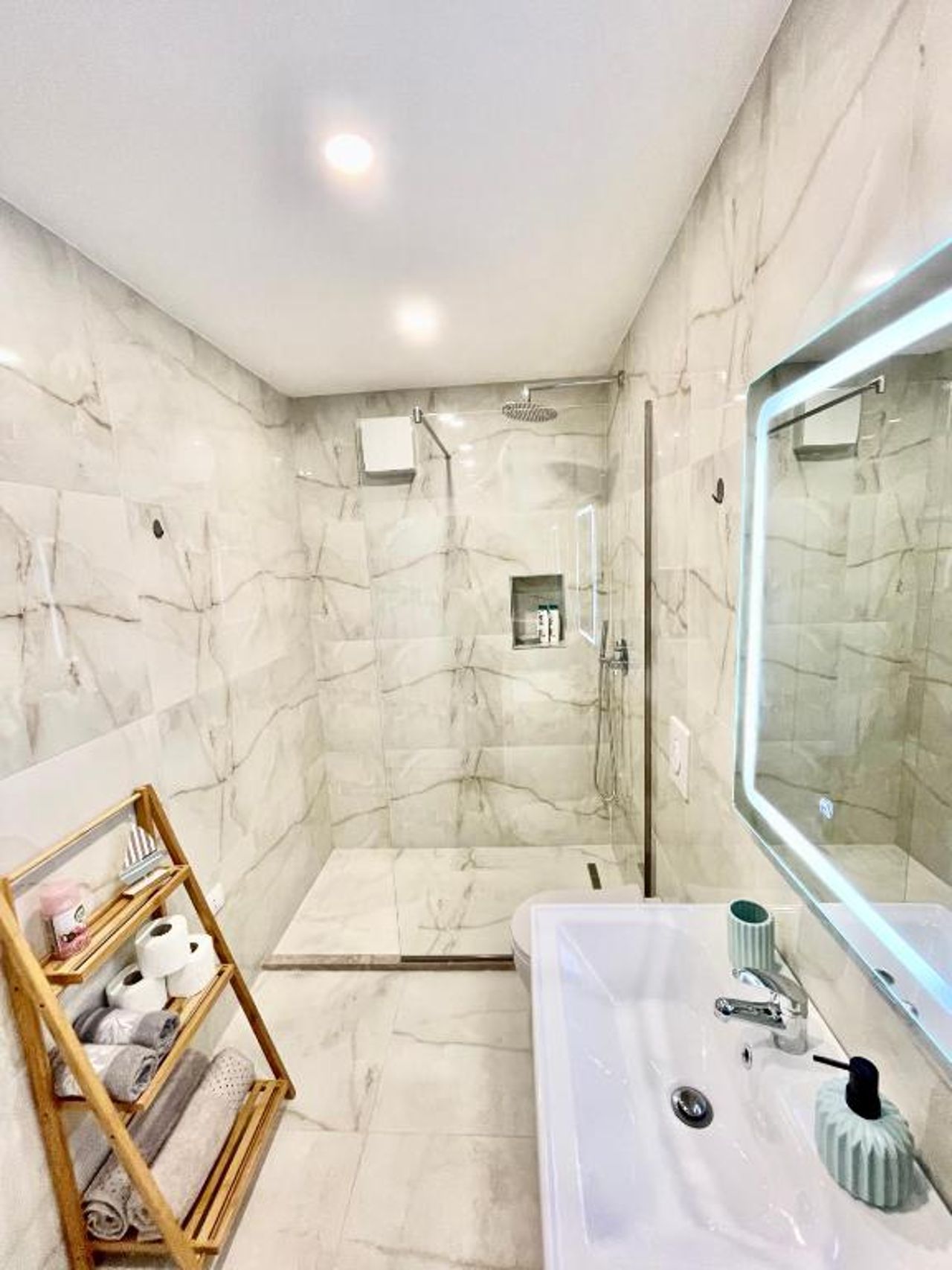 Central Studio Apartment 1, Tirana