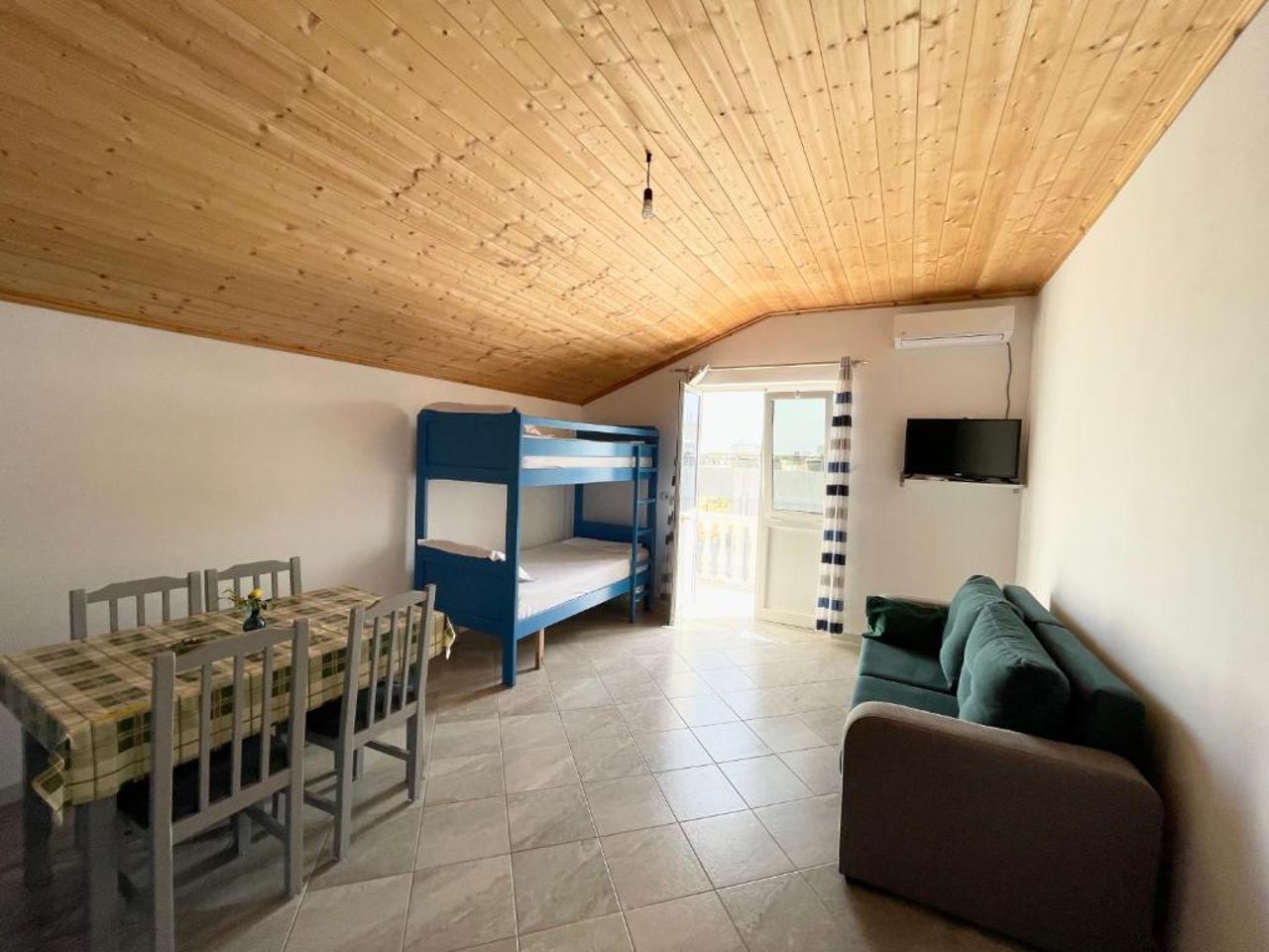 Doci Seven Hotel