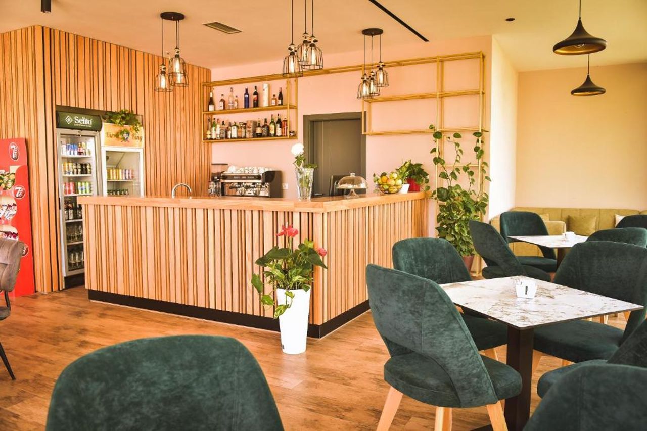 Airport Garden Hotel