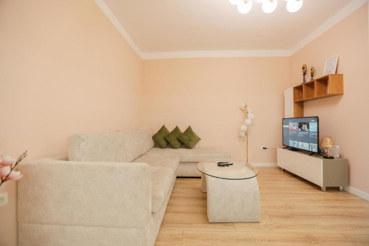 Miku Apartment-Spectacular 1BD At Komuna e Parisit