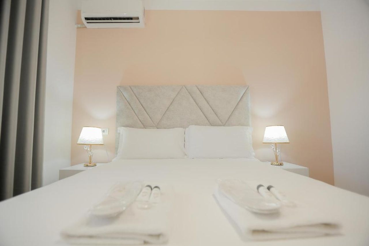 Miku Apartment-Spectacular 1BD At Komuna e Parisit