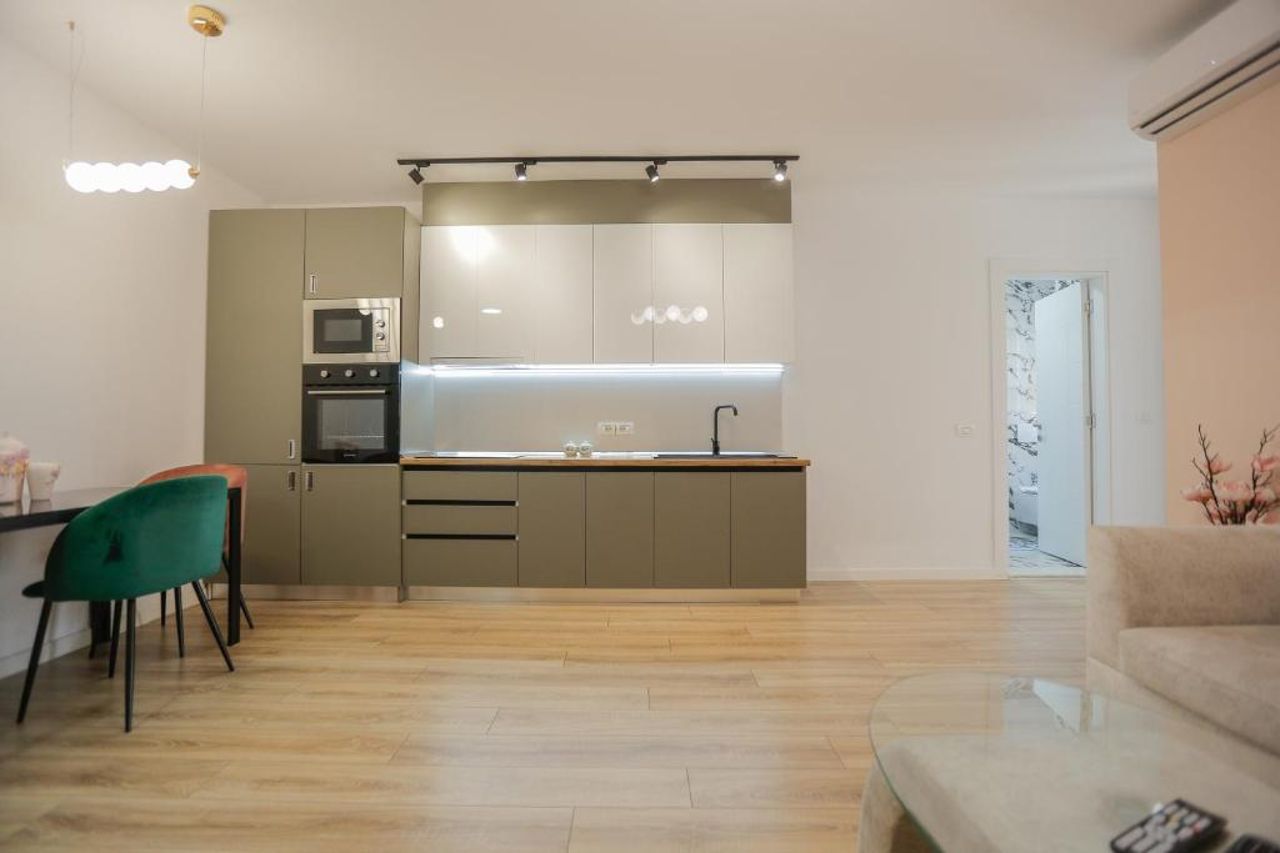 Miku Apartment-Spectacular 1BD At Komuna e Parisit