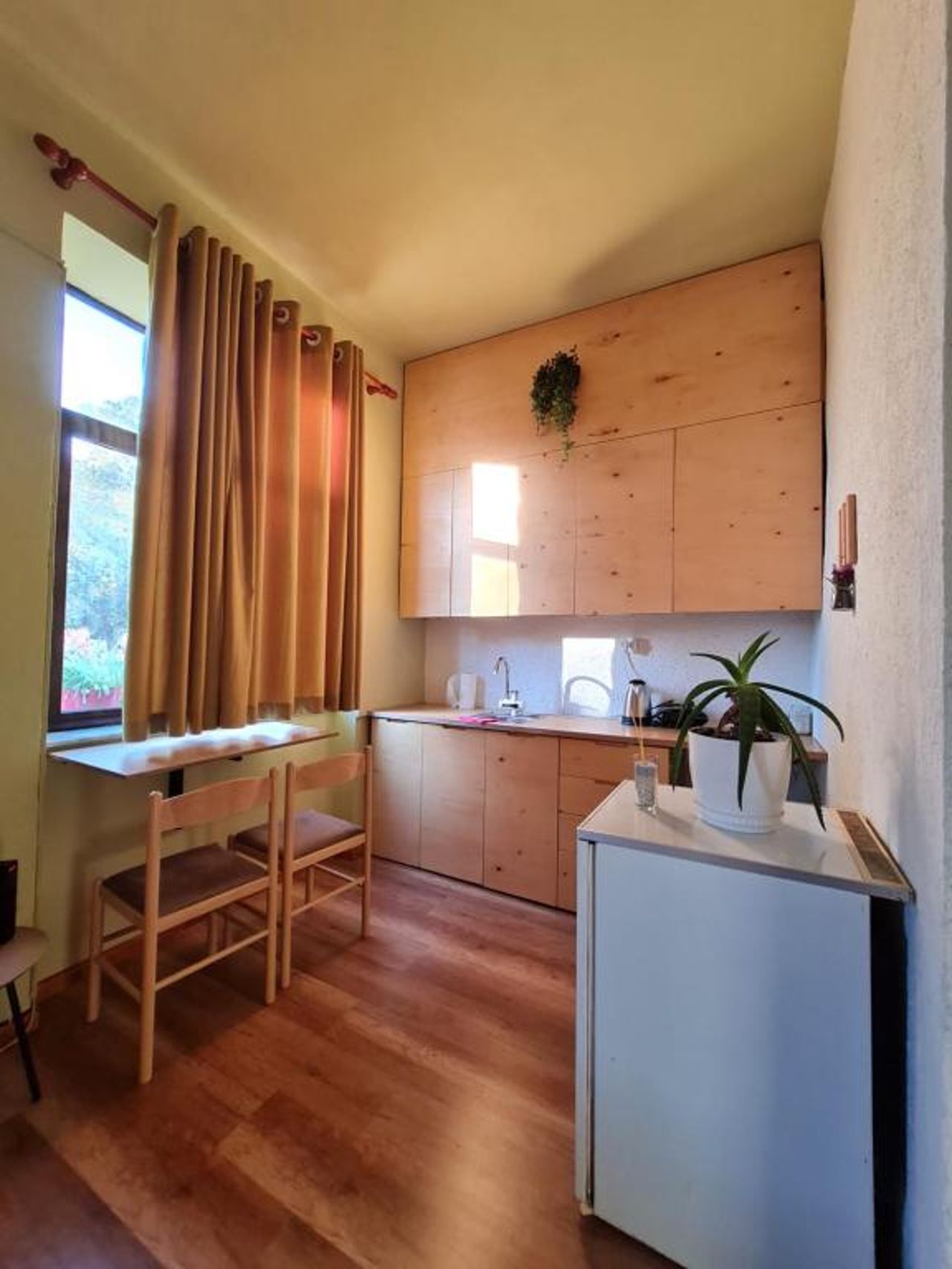 Ex-Block District charming studio apartment with treeish sorrounding view!