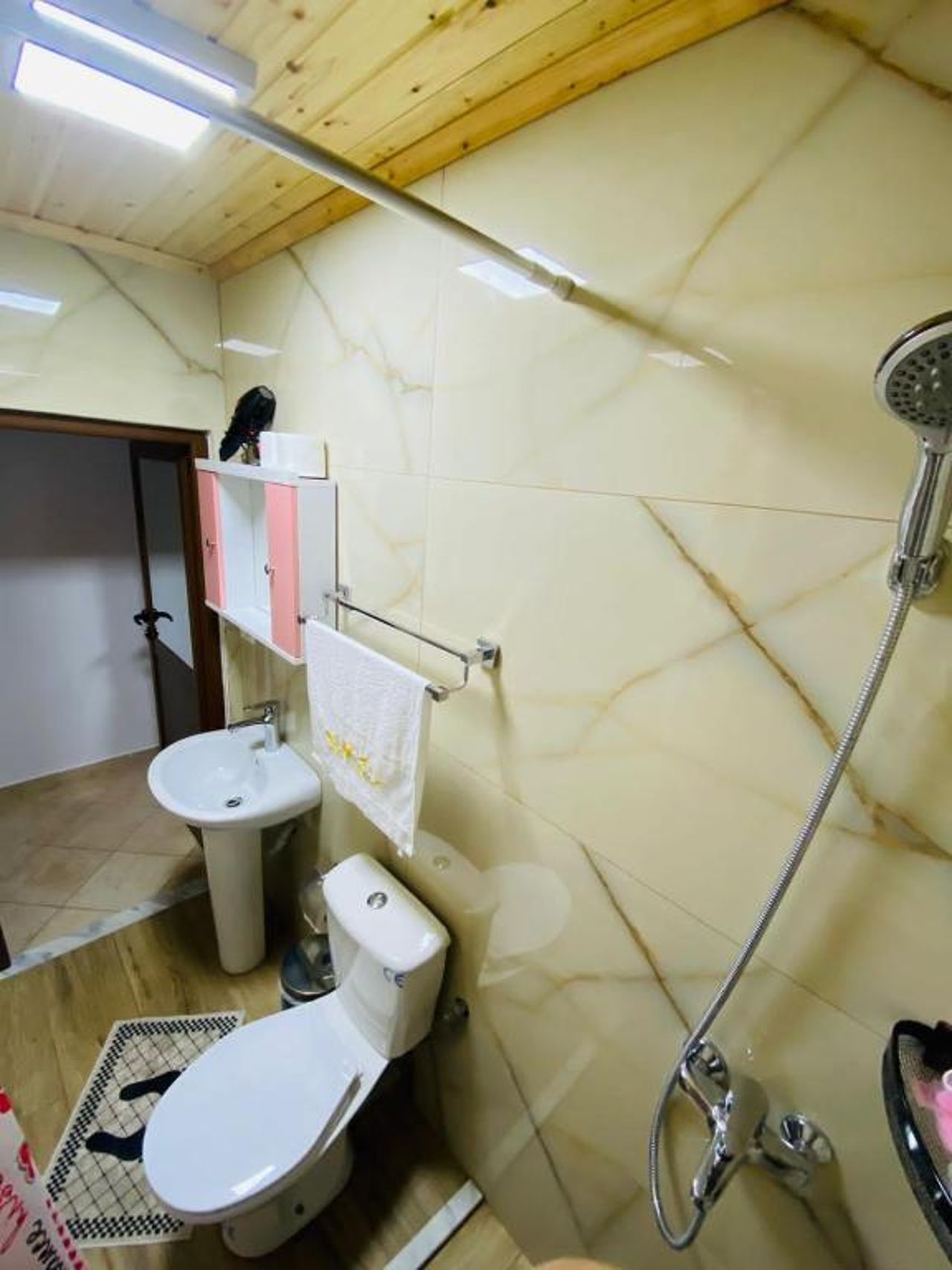 "Mani Guest House"