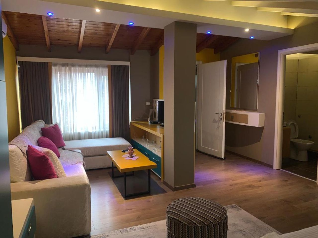 Guest House People