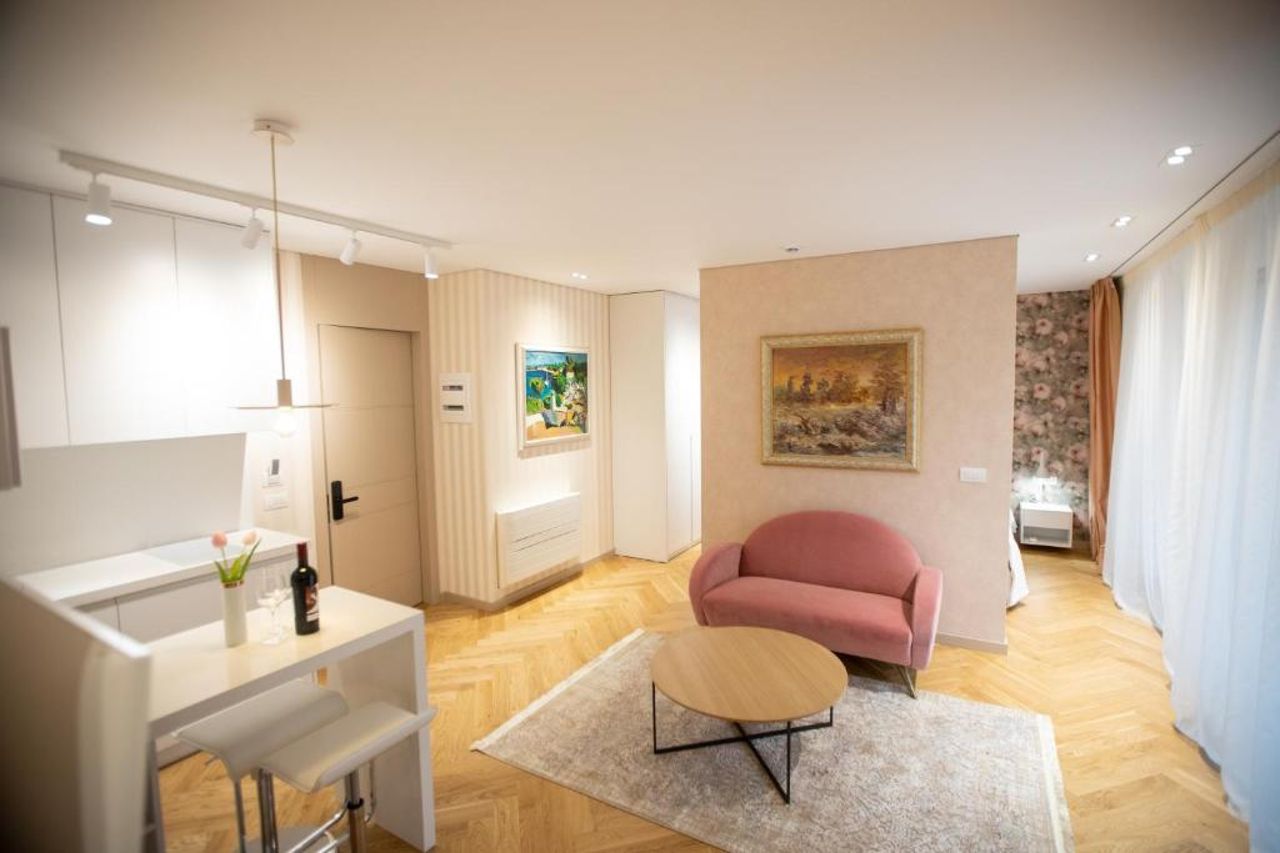 Seven Luxury Suites