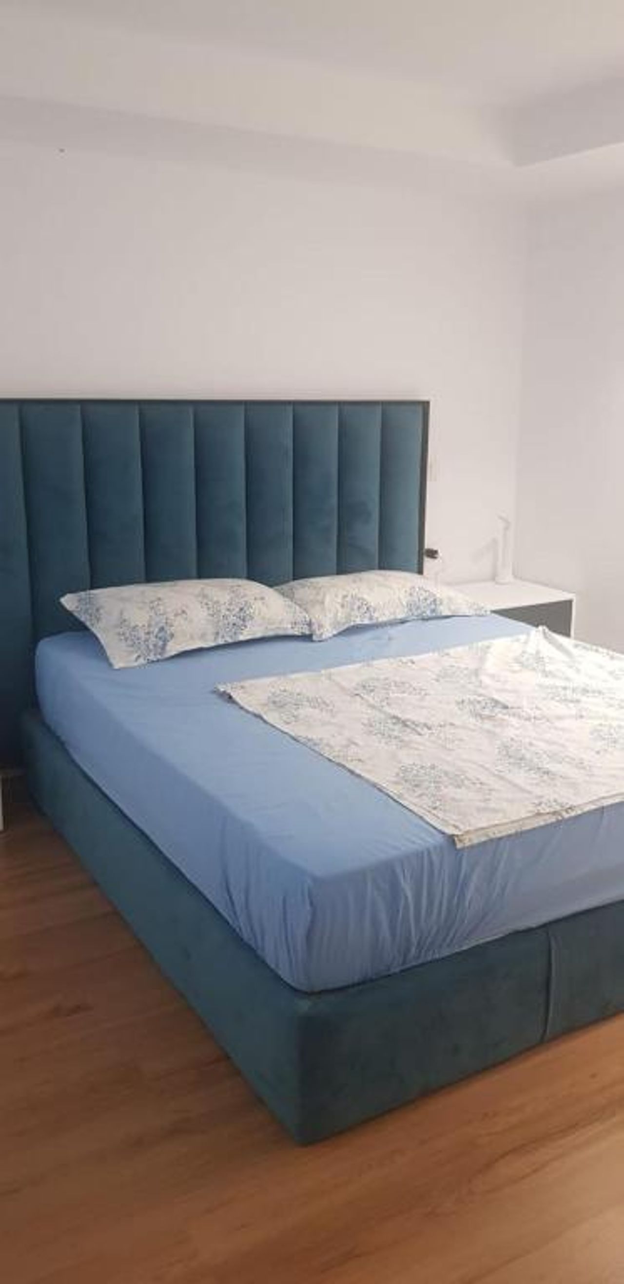 Lovely duplex apartment with patio, 100m from the beach!