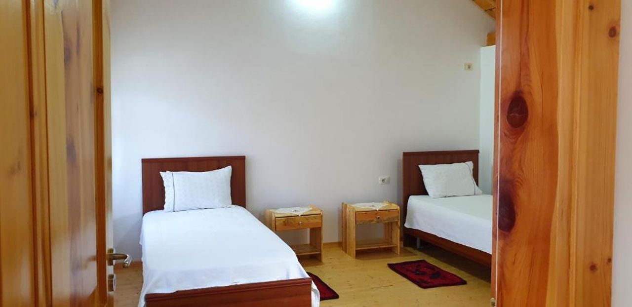 Bujtina Peshtan Guesthouse&Camping