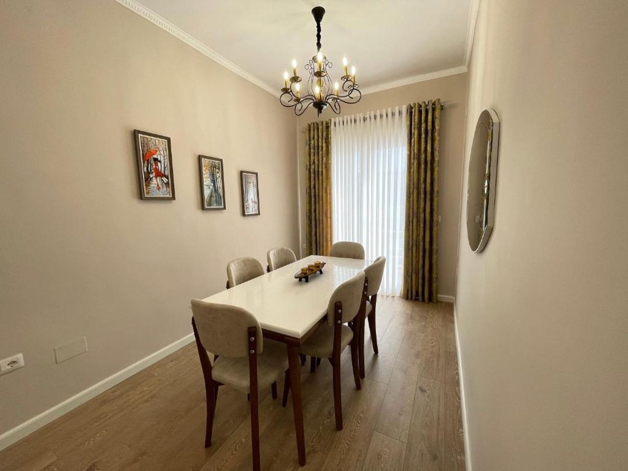 Joni & Joy Center Apartment