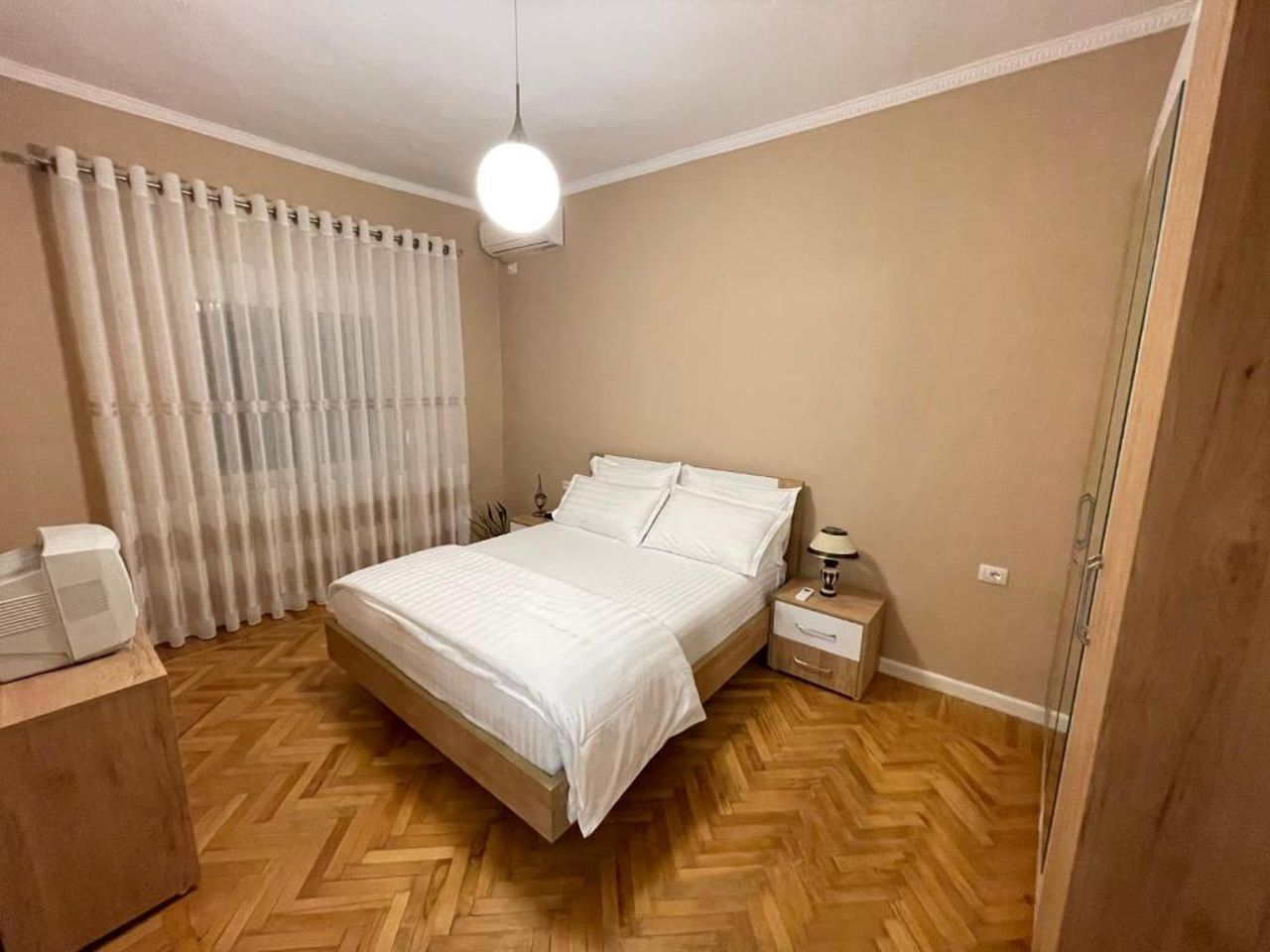 Joni & Joy Center Apartment