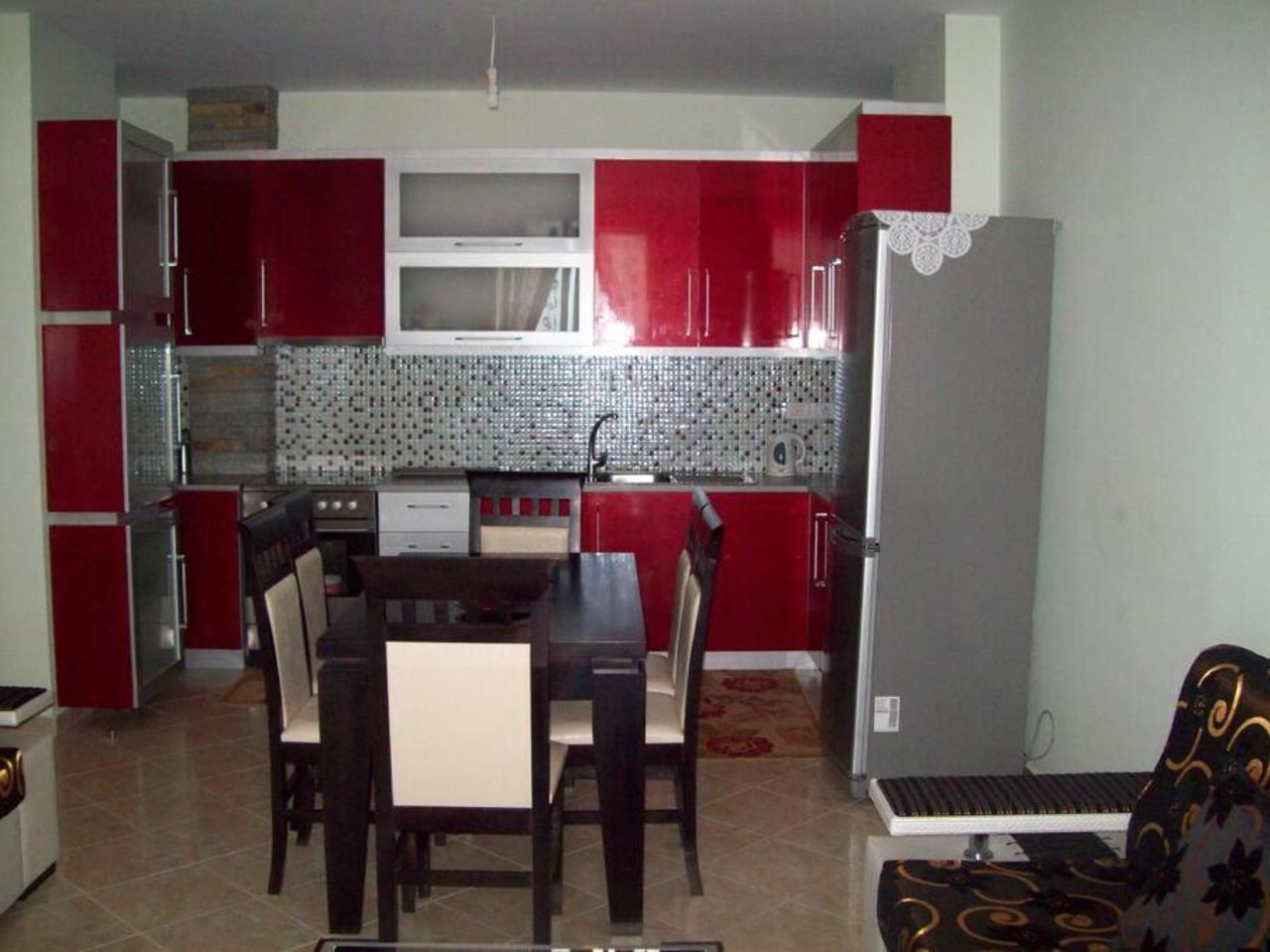 2 bedroom apartment 100m from beach
