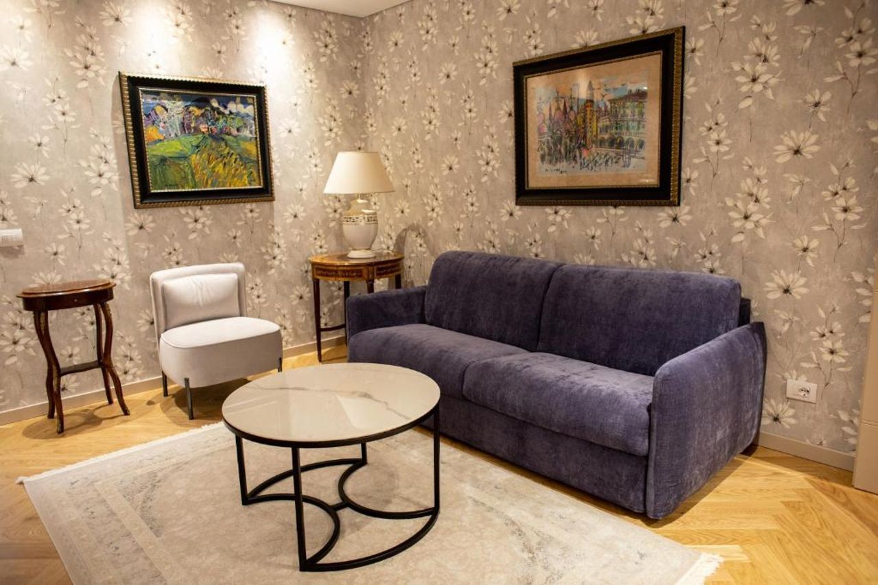 Seven Luxury Suites