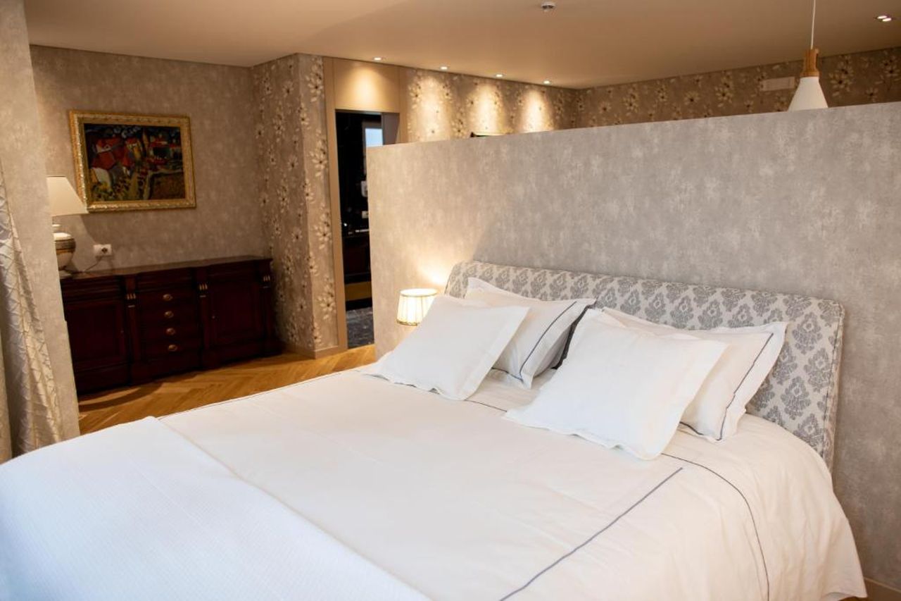 Seven Luxury Suites