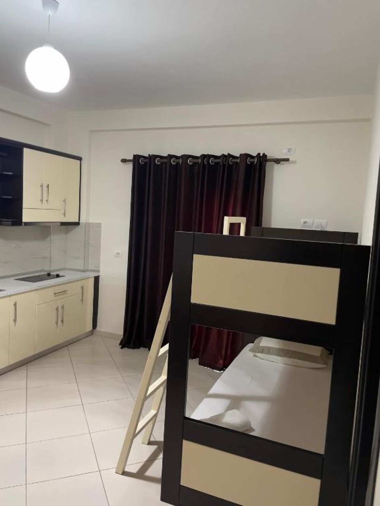 Xhonis Apartments