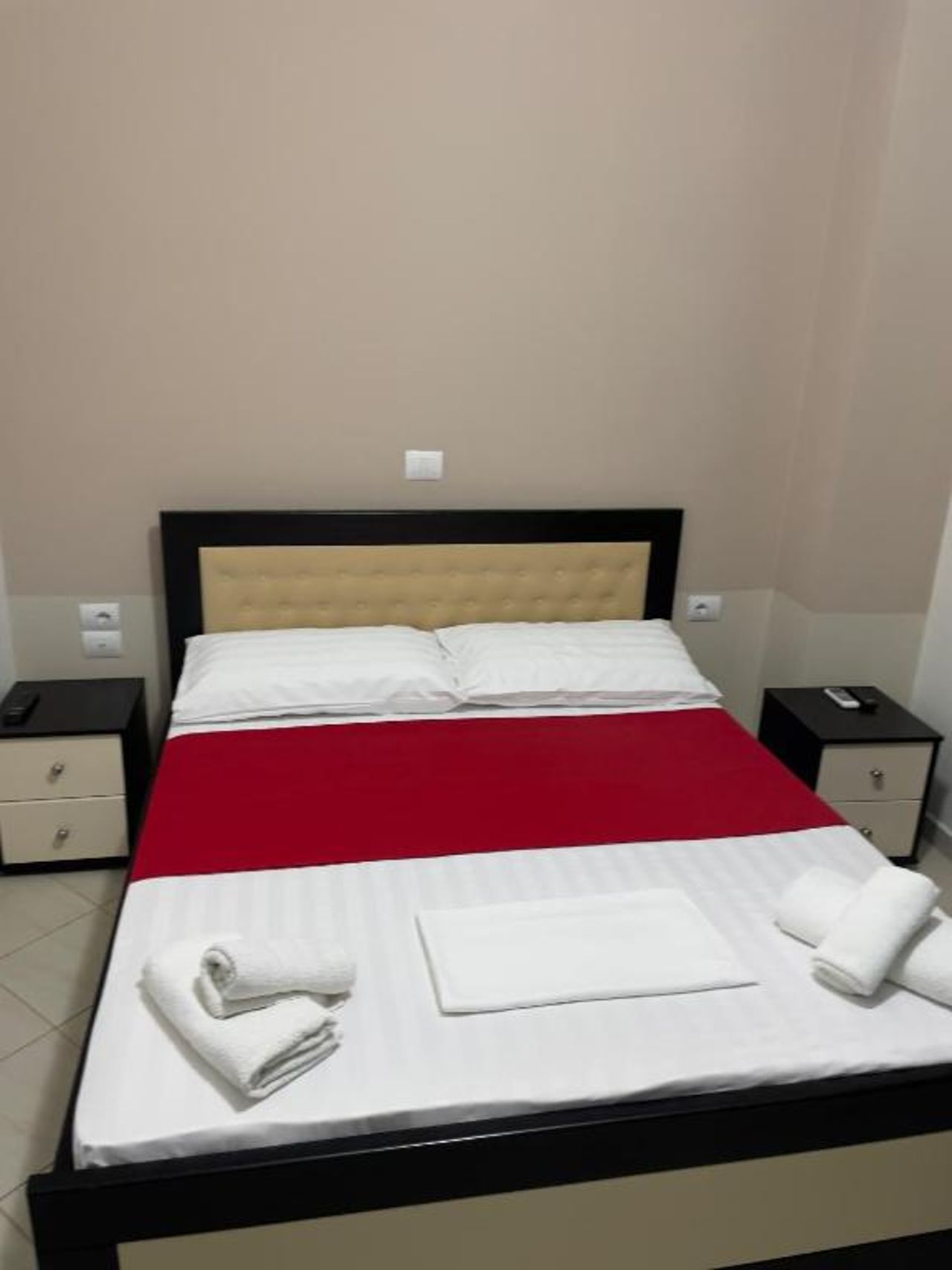 Xhonis Apartments