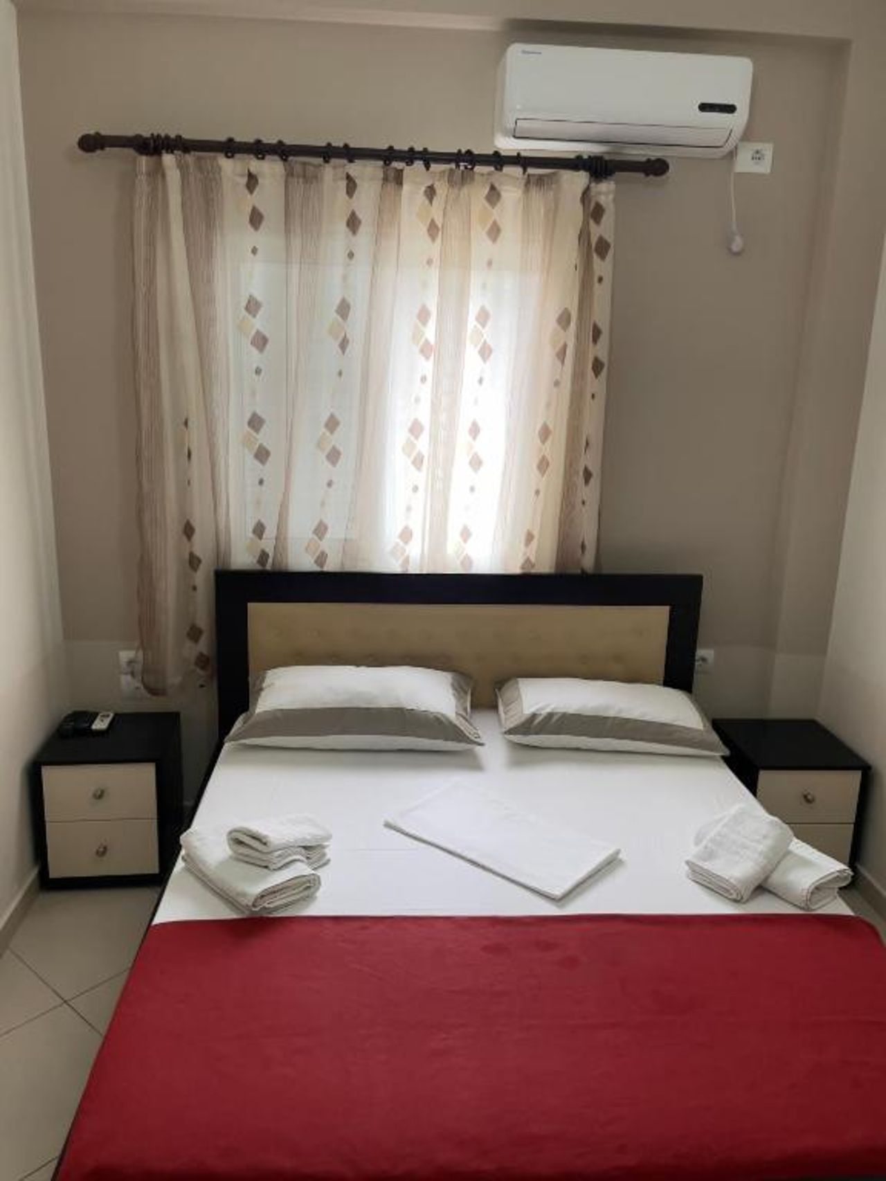 Xhonis Apartments