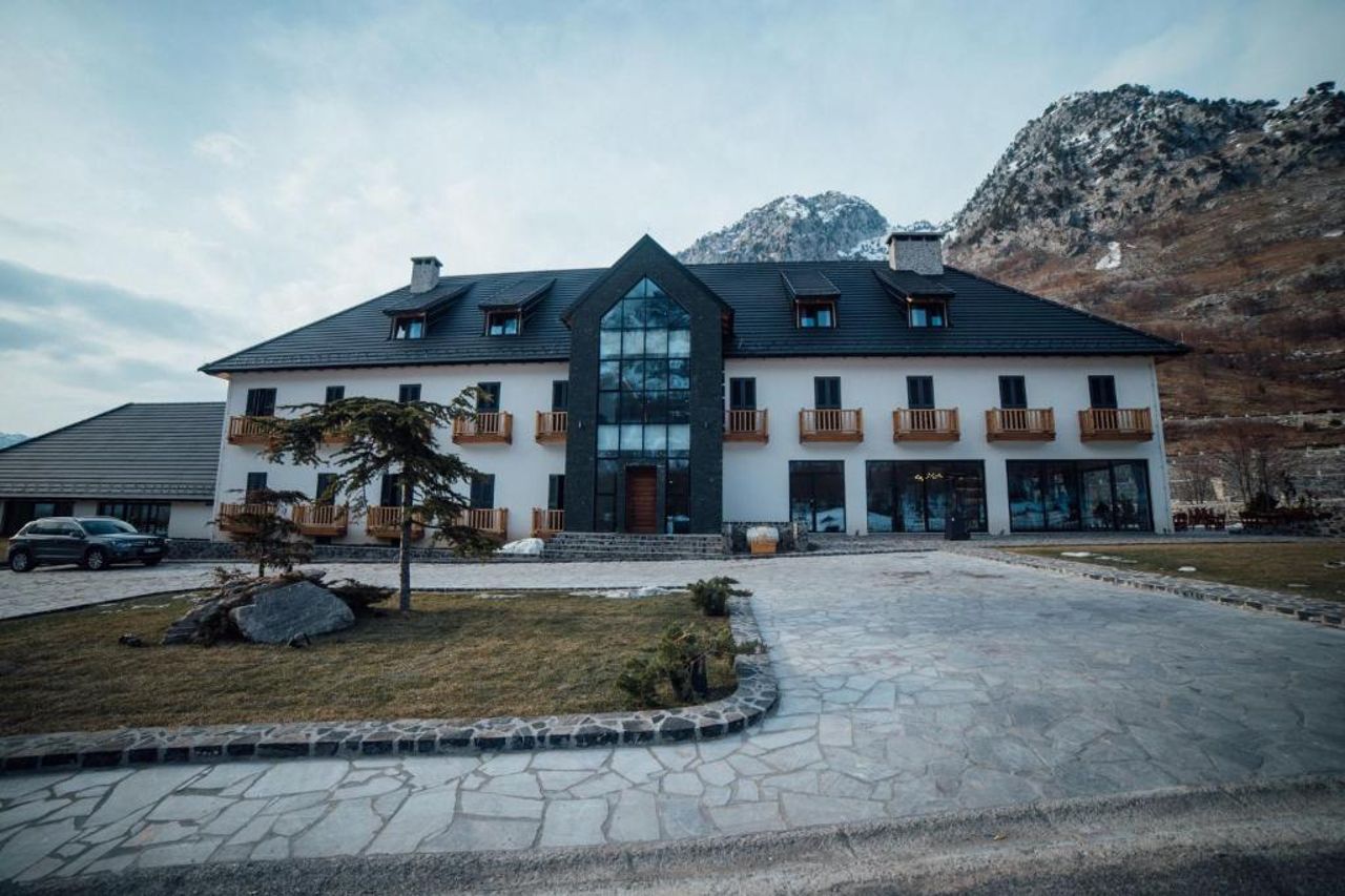 Hotel Kulla e Bajraktarit