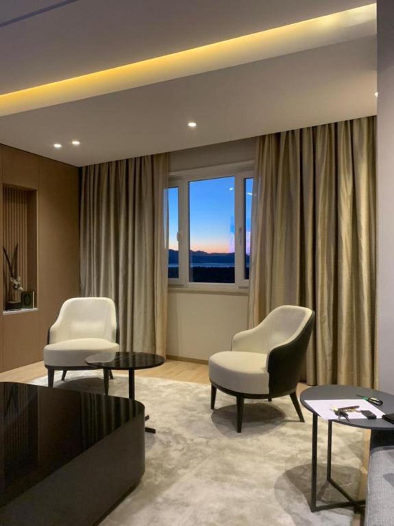 Luxury Lake View Duplex with Indoor Fireplace
