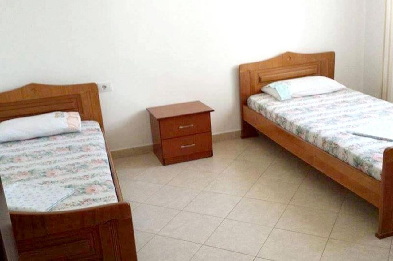2 bedrooms appartement at Sarande 100 m away from the beach with balcony and wifi