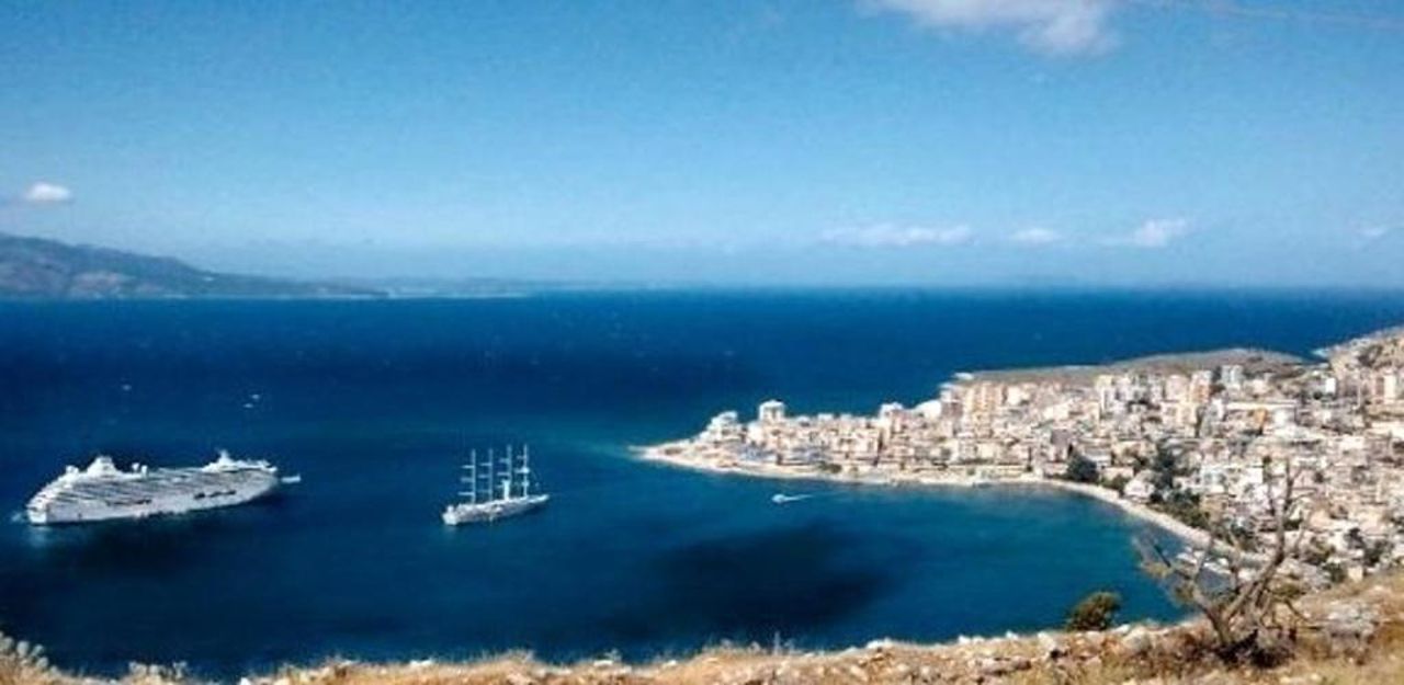 2 bedrooms appartement at Sarande 100 m away from the beach with balcony and wifi