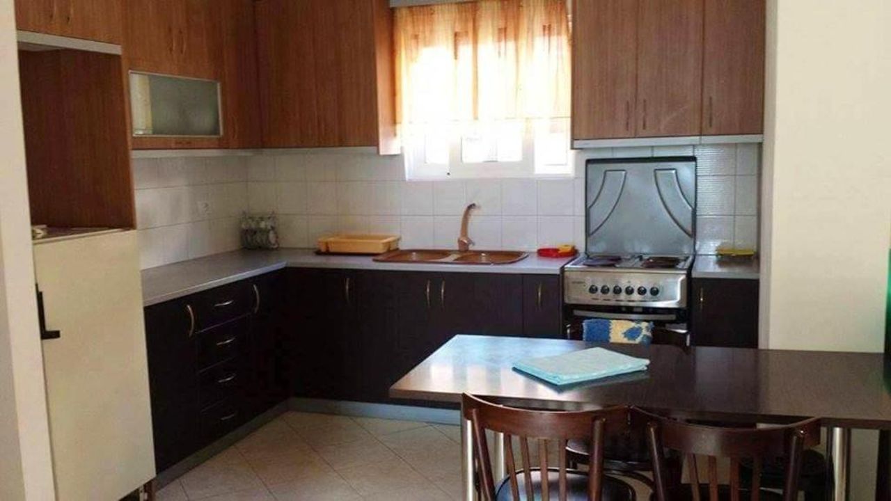 2 bedrooms appartement at Sarande 100 m away from the beach with balcony and wifi