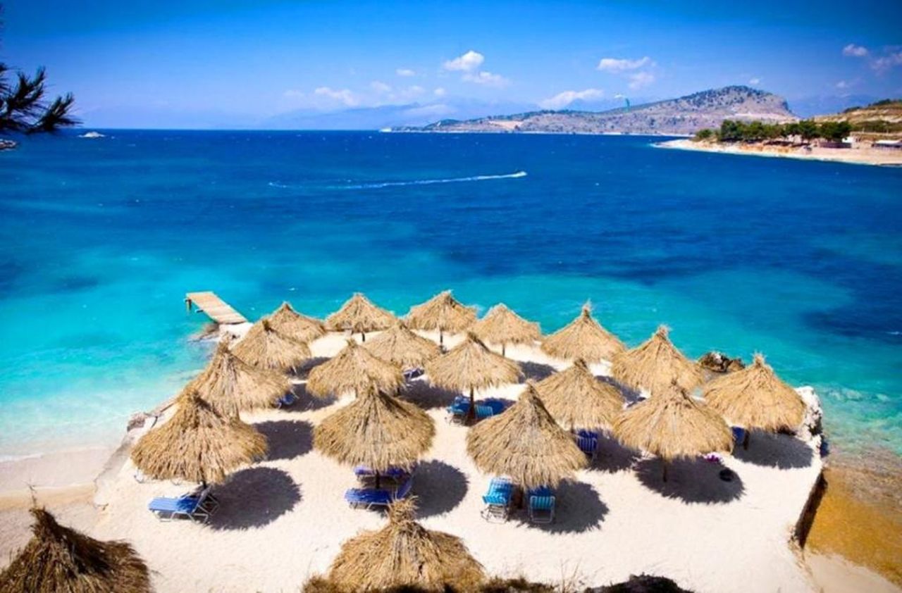2 bedrooms appartement at Sarande 100 m away from the beach with balcony and wifi