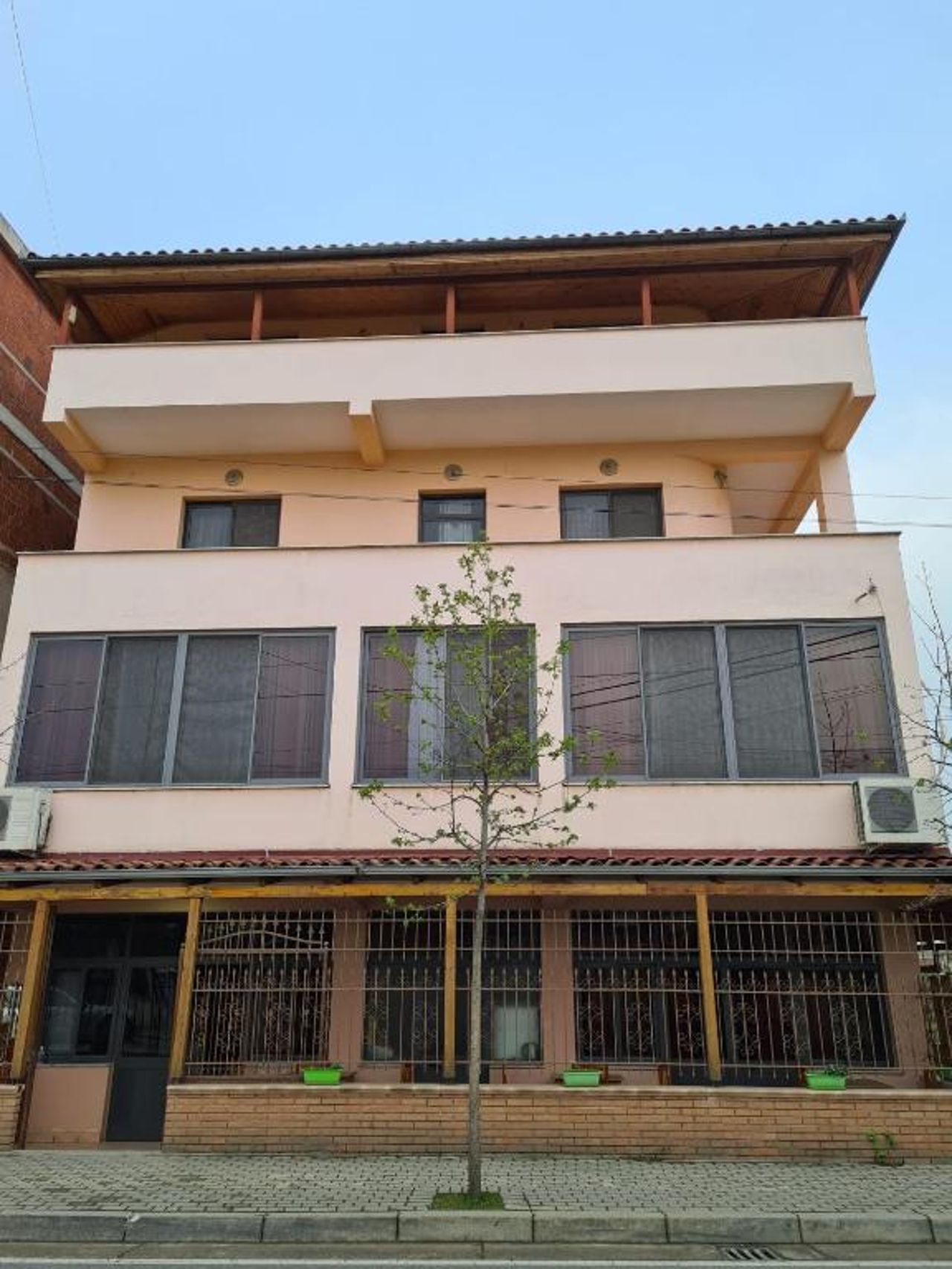 Bar Kafe Pjetri Guest House