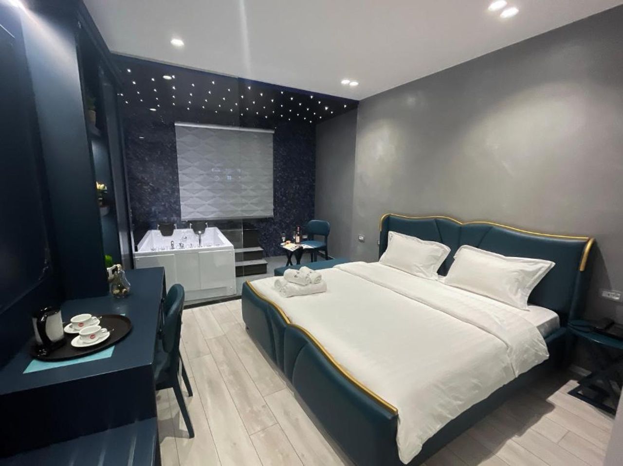 White Crown Hotel