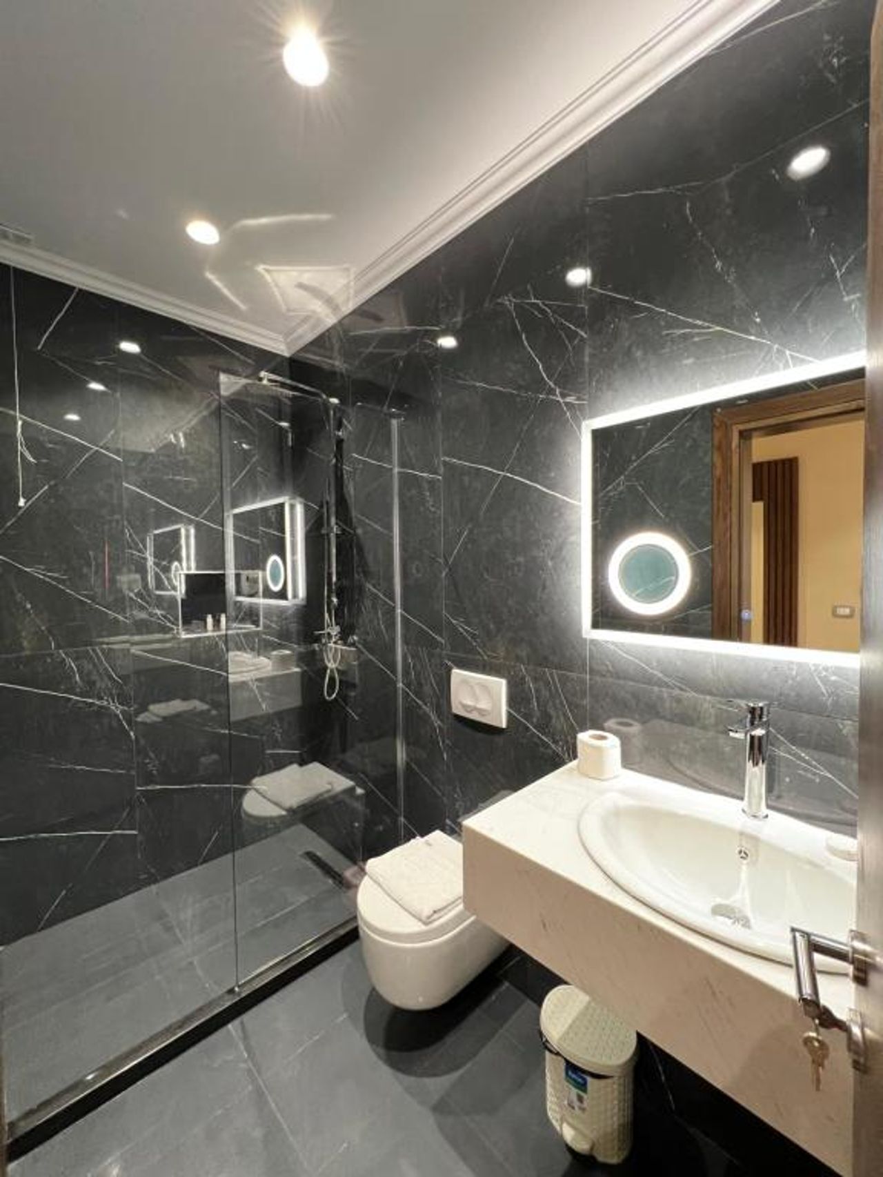 White Crown Hotel