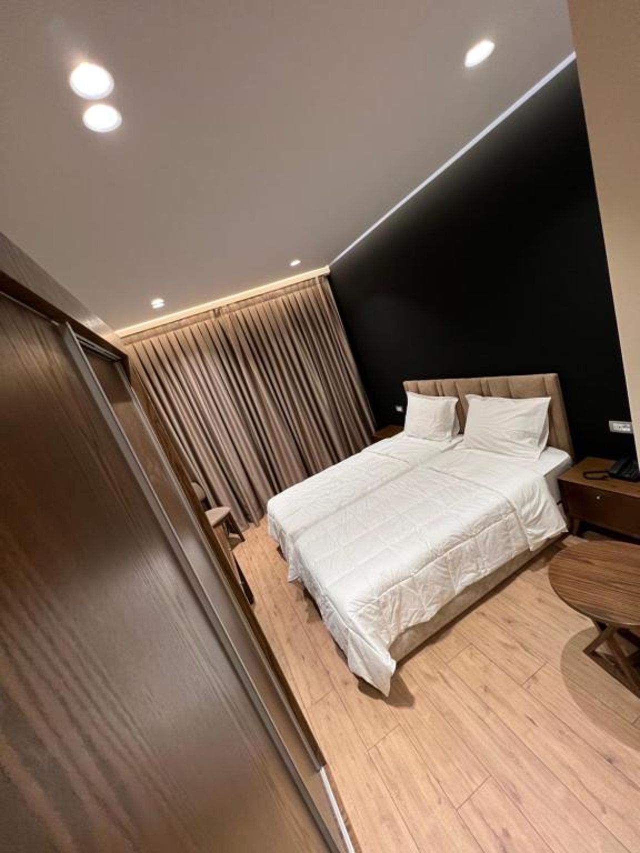White Crown Hotel