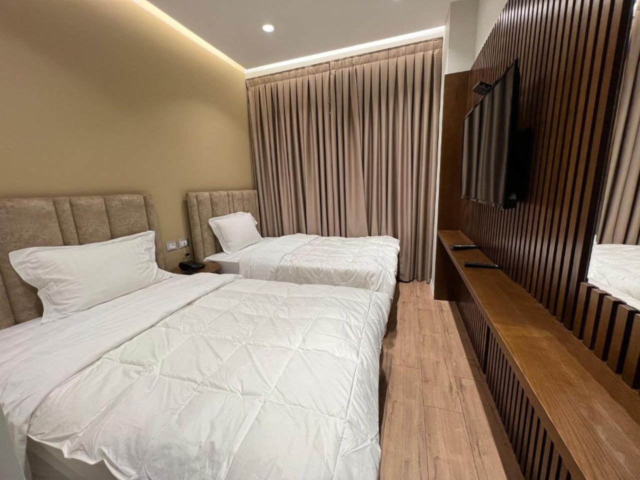 White Crown Hotel